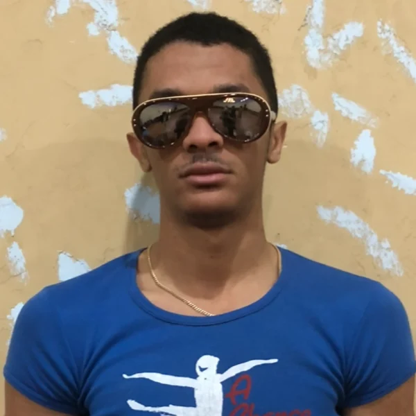 Fashionable Brown Sunglasses - Image 2