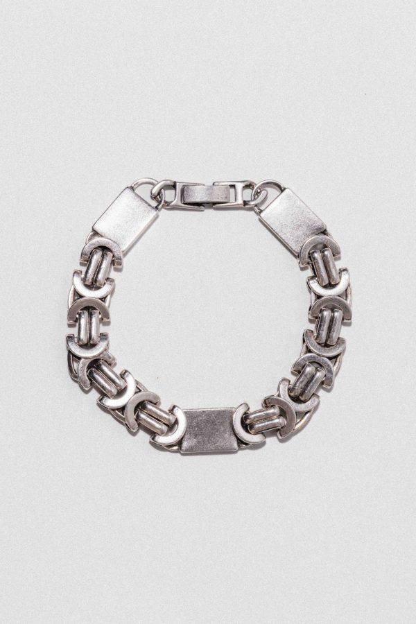 Stylish Metal Link Bracelet - Image 2