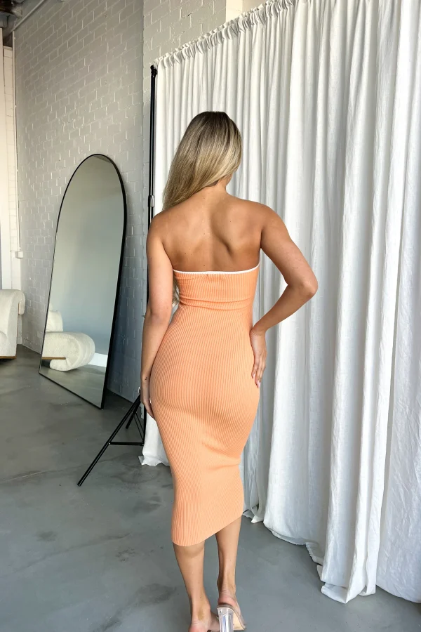 Chic Strapless Midi Dress - Image 5