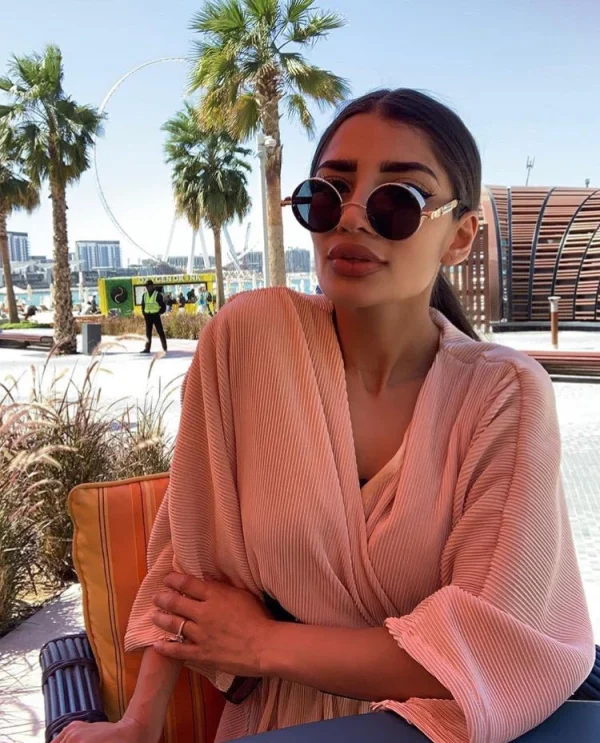 Stylish Vintage Round Sunglasses - Image 7