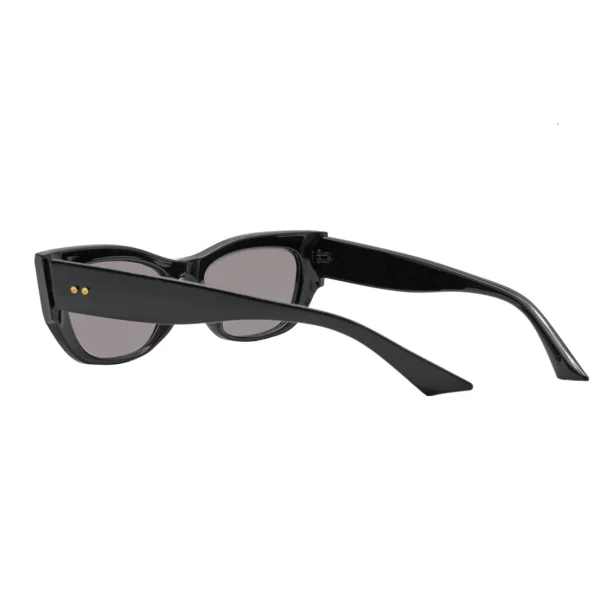 Chic Black Cat-Eye Sunglasses - Image 3
