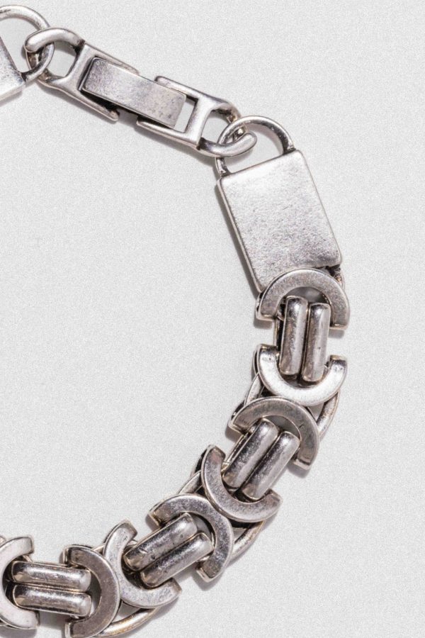 Stylish Metal Link Bracelet - Image 3