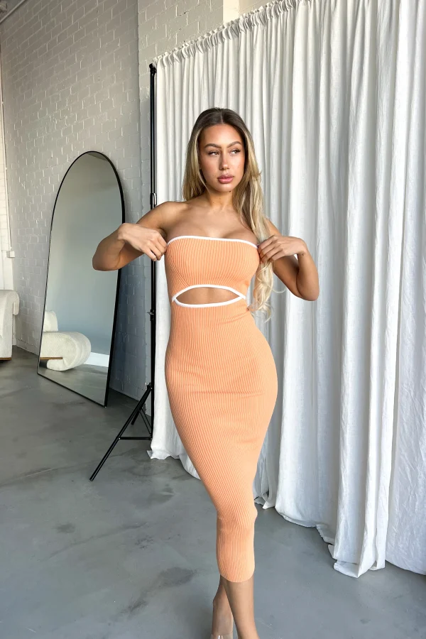 Chic Strapless Midi Dress - Image 2