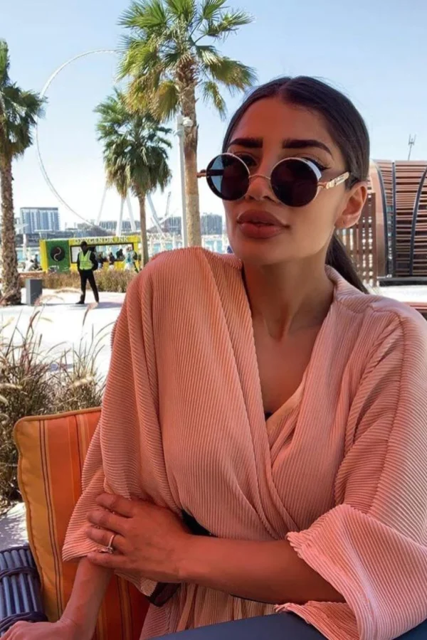 Stylish Vintage Round Sunglasses - Image 4